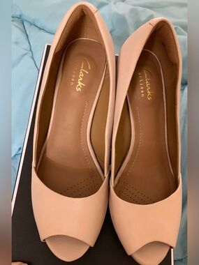 Clarks tan peep-toe pumps
